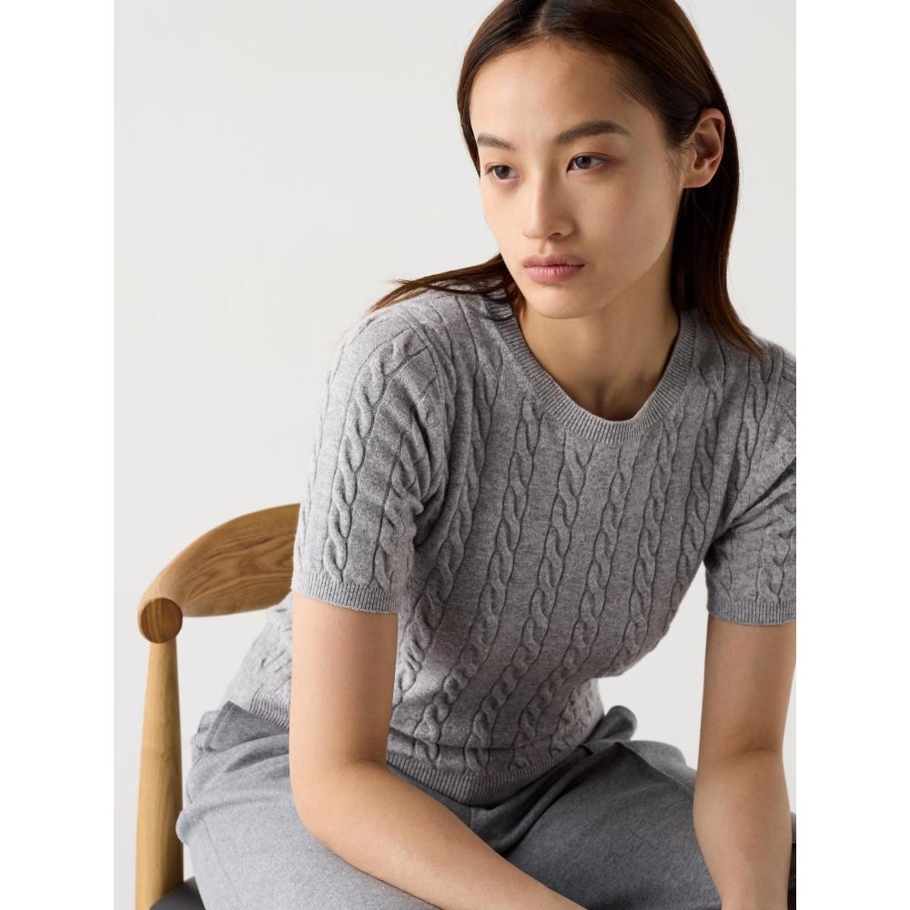 Uniqlo Cable Crew Neck Sweater  Short Sleeve 