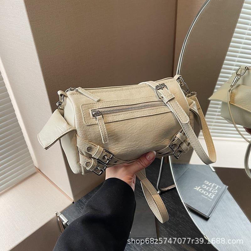 Large capacity bag women's autumn and winter 2025 new fashion niche design one-shoulder crossbody bag retro versatile pillow bag