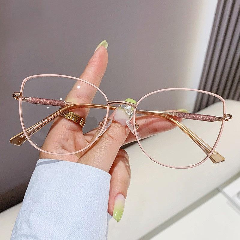 Metal Cat Eye Flat-Lens Glasses 2024: Trendy Anti-Blue Light Frames in Xiaohongshu Celebrity Style