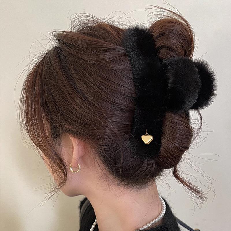 Large Plush Hair Claw Autumn/Winter 2026 New Women's Hair Accessories High-End Feel Shark Claw Hairpin Fashionable Hair Accessor