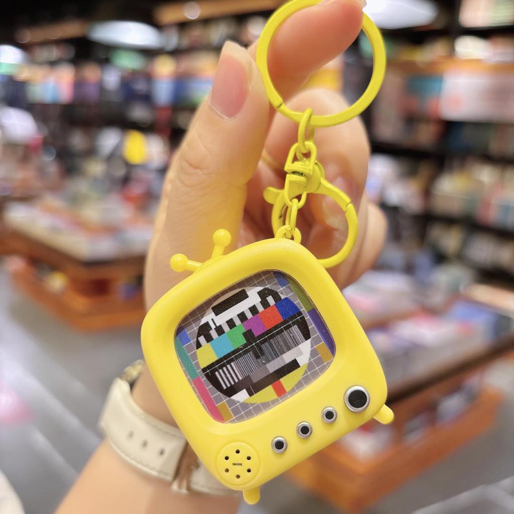 Mini Cartoon Flashing Light TV Keychain: Nostalgic Black & White Television Backpack Pendant
