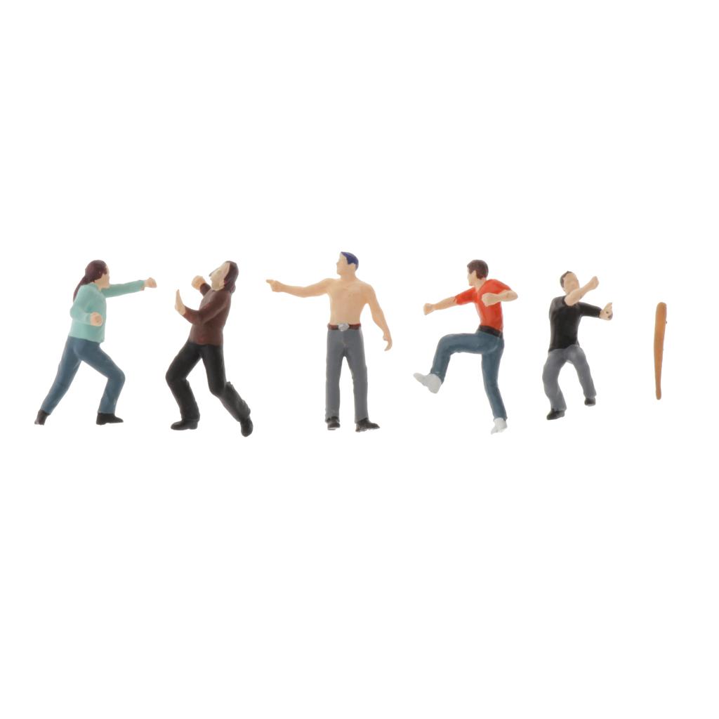 1:64 Mini People Figurines Model Outdoor Attack Against Bad Guys Scene Architectural Plastic