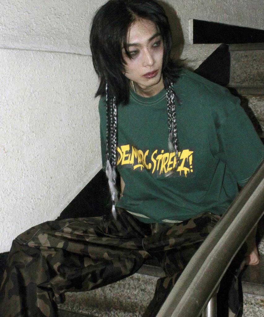 Deumakeu M Text Graffiti Boxy Short Sleeve Tee- Khaki