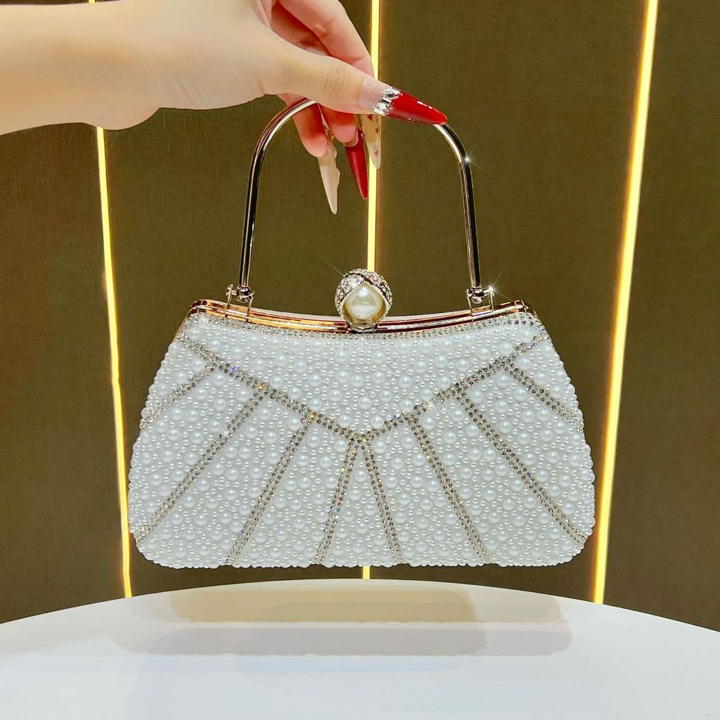 Pochette de soirée luxueuse en perles avec ornements en diamants pour événements formels et mariages