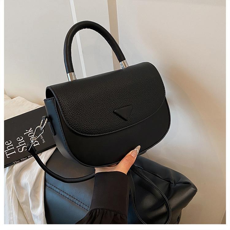 Nische High-End Postbotentasche Frühling und Sommer Retro Box Bag Einzelschulter Schräg getragen Kleine quadratische Tasche Einfarbige Tasche