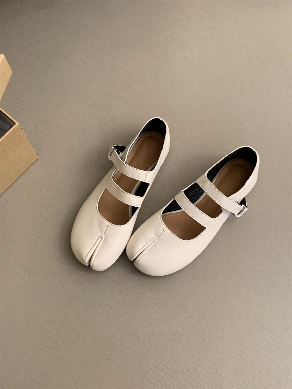 

Split-toed pig s trotters single shoes women s flat-bottomed 2025 spring and autumn new Mary Jane soft leather beanie shoes one-pedal horseshoe shoes 40