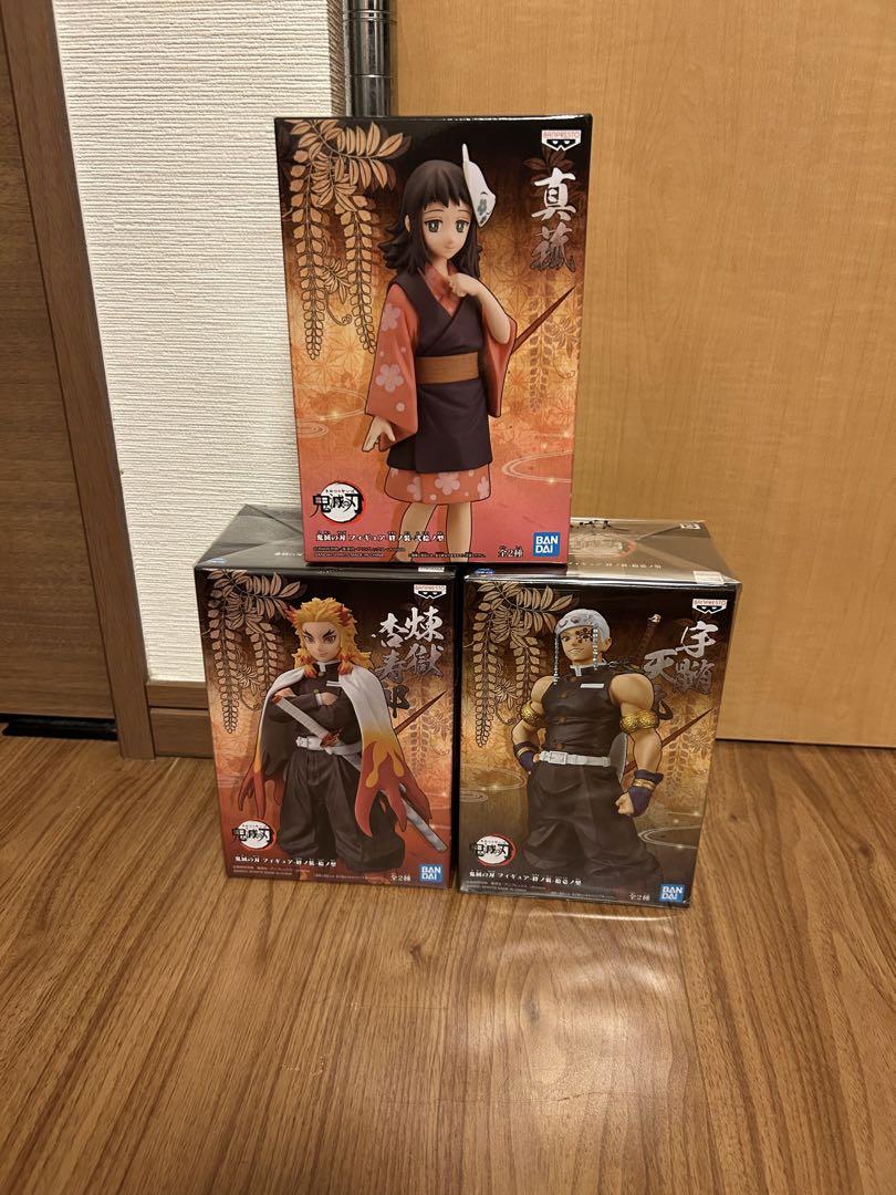 

[USED] Demon Slayer: Kimetsu no Yaiba Bonds Tengen Rengoku Makomo Figure Set