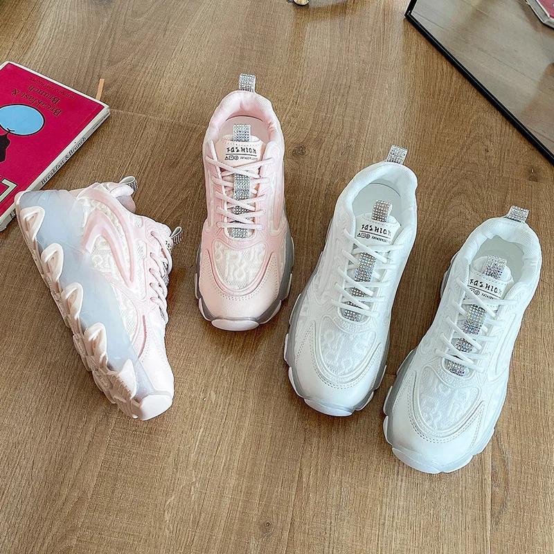 2024 m. pavasario nauji moteriški batai kasdieniai aukštinantys tinklelio batai madingi lengvi kvėpuojantys moteriški sportbačiai