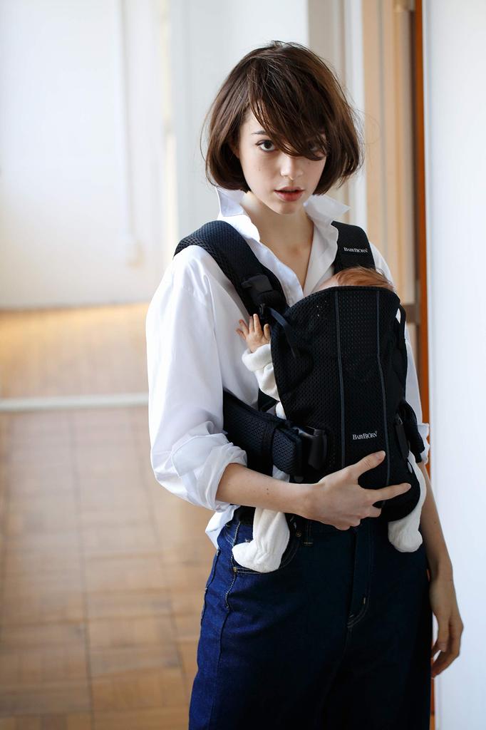 BabyBjörn ONE KAI Air Baby Carrier, Suitable for Babies 0-36 Months, Made with Breathable Mesh Material, Black, 4-way Design.