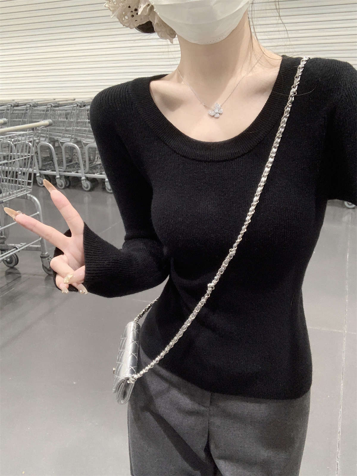 

Вязаный свитер с U-образным вырезом для женского осенне-зимнего сезона, облегающий и тонкий внутренний свитер с длинными рукавами, мягкий, восковой, с простым темпераментом, базовый топ L чёрный