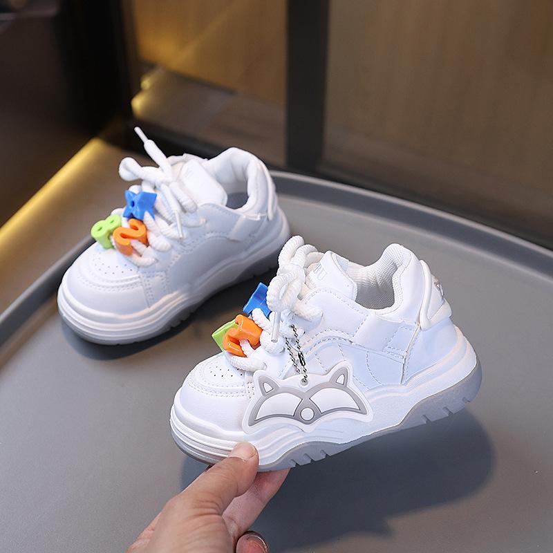 Children's sports shoes 2025 autumn new girls cartoon bread shoes lightweight boys casual shoes board shoes baby shoes