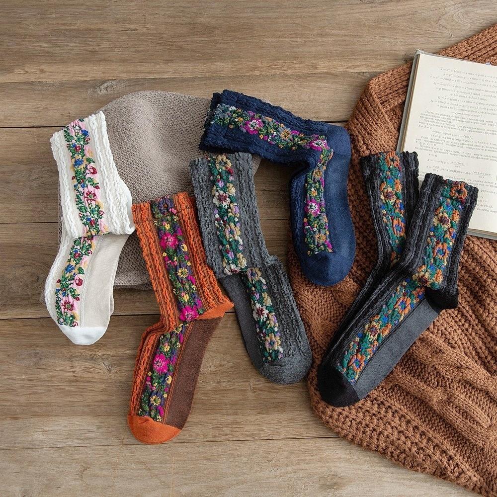 5Pairs Vintage Floral Embroidery Socks Sweat-absorbing Medium Tube Socks Women's Socks  Four Seasons