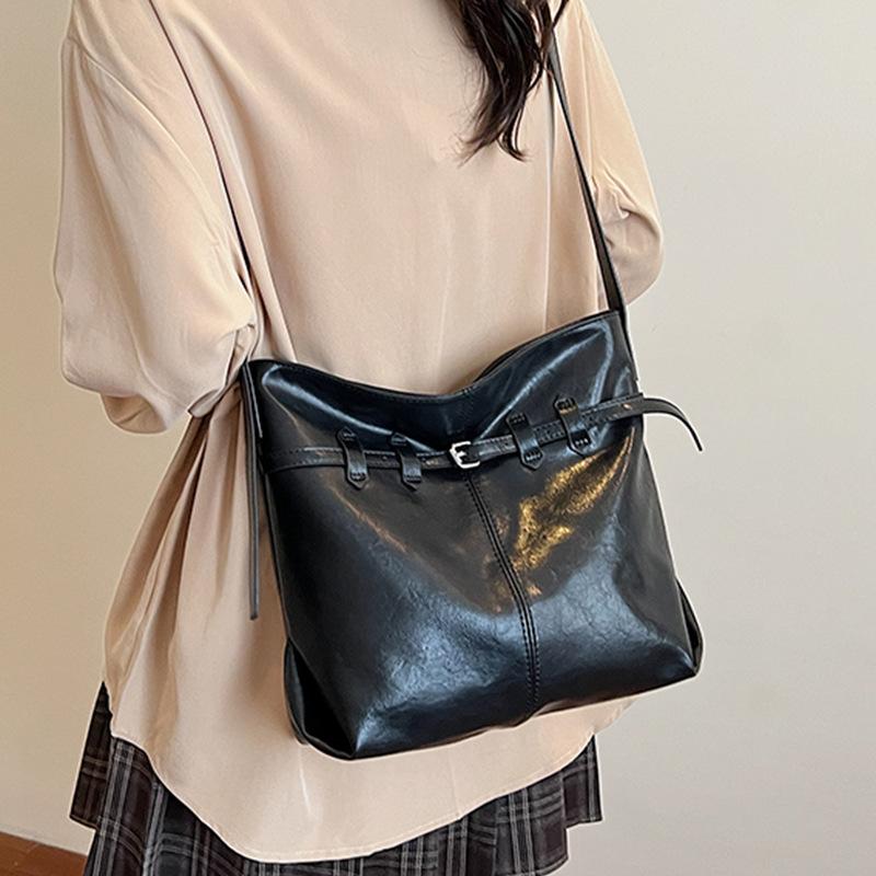 Retro large-capacity tote bag women's 2025 new fashion high-end commuter big bag design single shoulder messenger bag