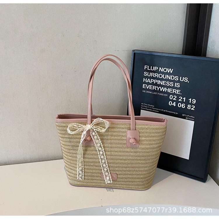 Casual woven straw bag fashionable beach vacation large capacity bag commuting seaside simple and versatile portable tote bag