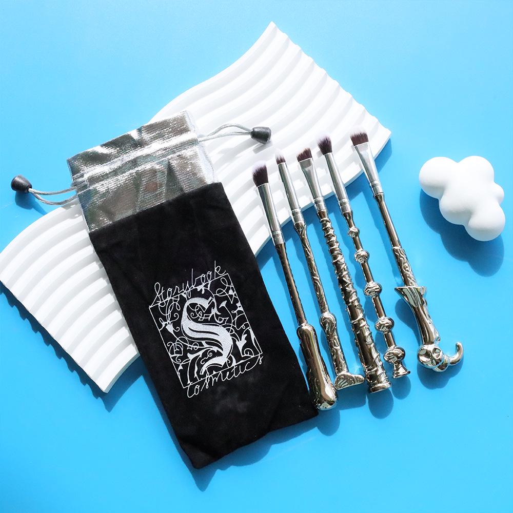 Harry Potter 5-Piece Wand Makeup Brush Set with Gift Bag