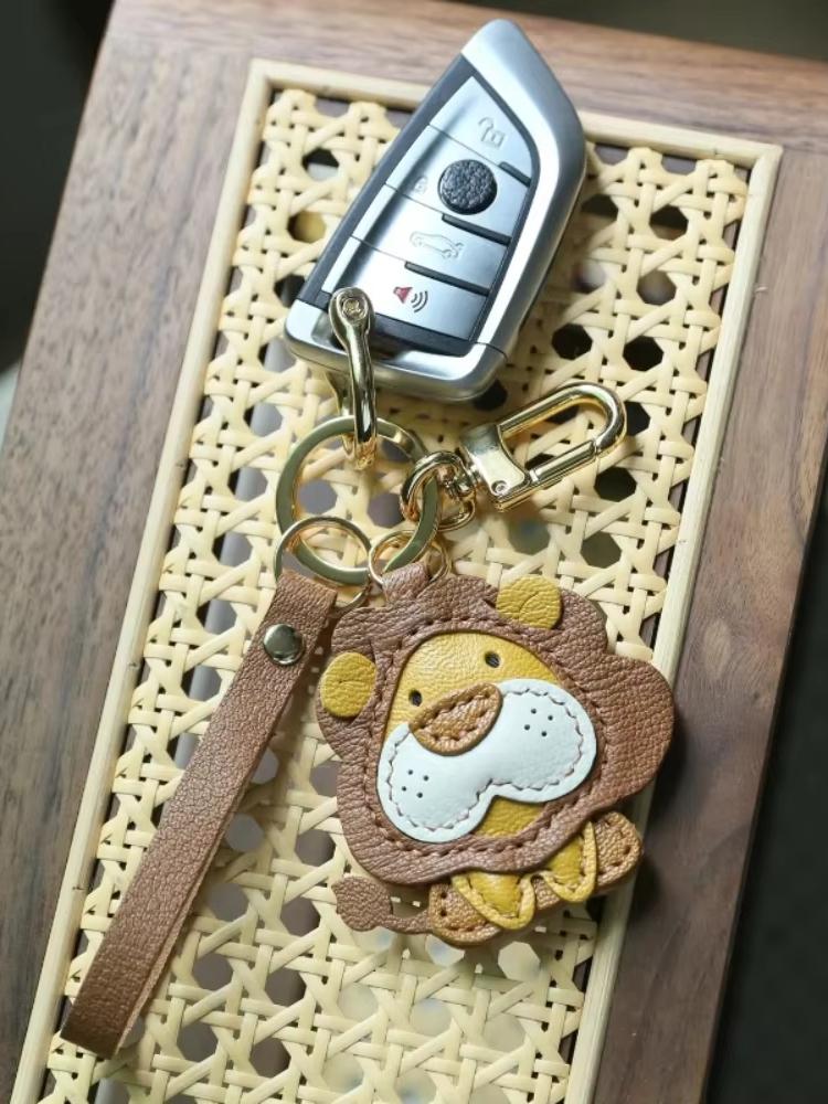 Cow Leather Bag Charm Lion Bags Pendant Car Keychain Trinkets Doll Decorations Backpack Dolls Birthday Gift Bag Accessories