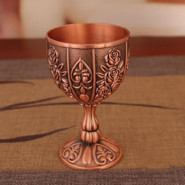 Artistic Zinc Alloy Alcohols Glass With Luxurious Embossed Detailing Retro Art Wine Glass For Wine Tasting Event