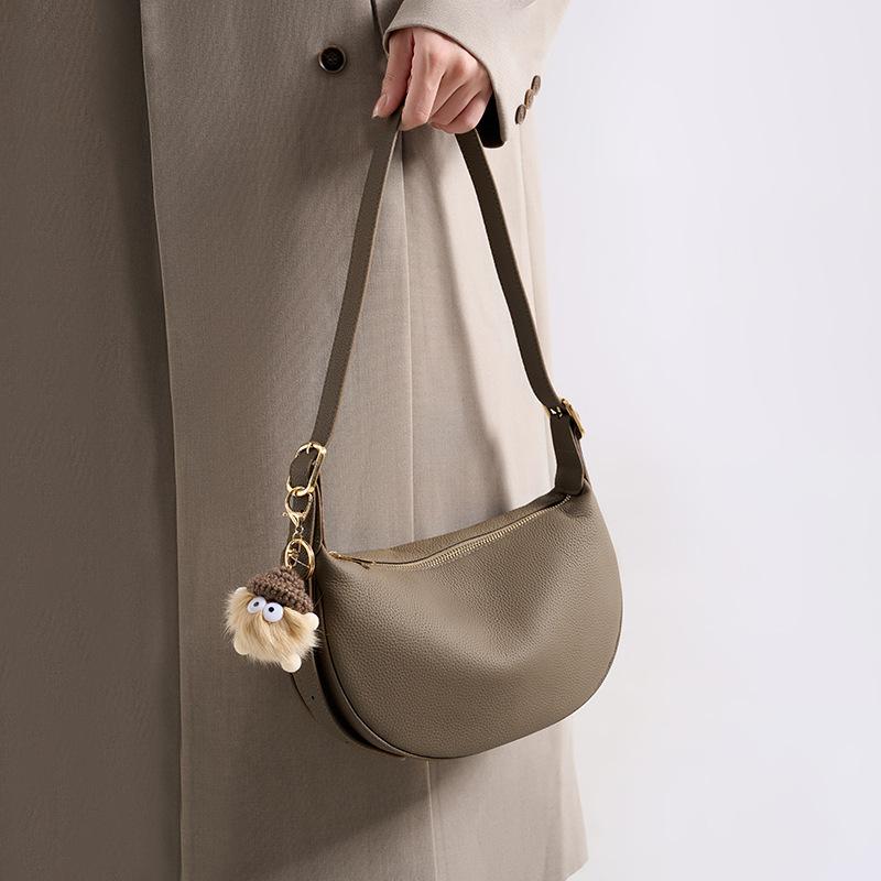 

Foreign trend dumpling bag women 2025 new autumn and winter popular fashion messenger bag Internet celebrity niche design saddle bag хаки