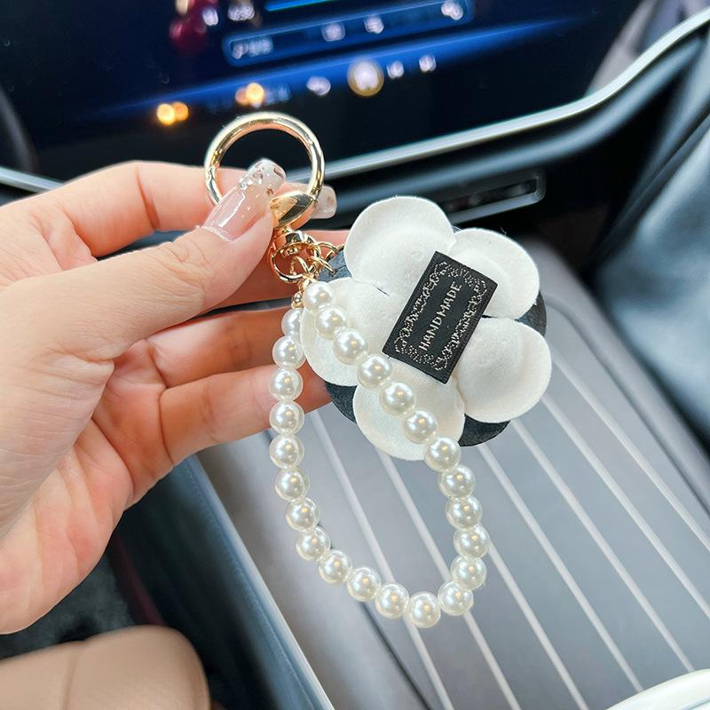 Yogodlns Creative Camellia Rose Pearl Chain Car Keychain Elegant Flower Decorative Accessory Bag Hanger Pendant Small Gift