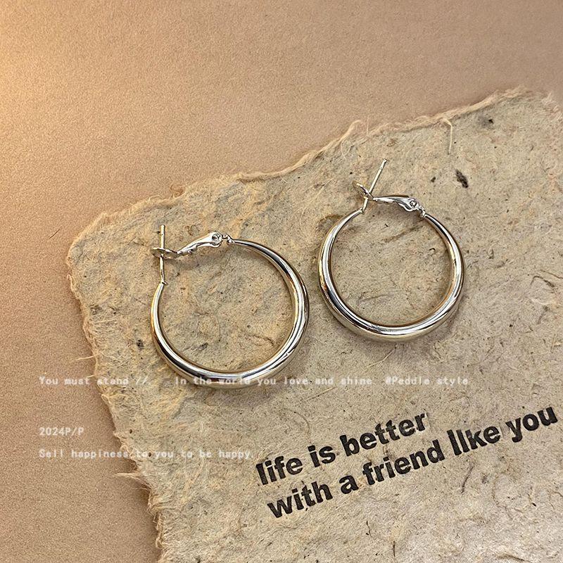 

Style ~ Metal Cold Style Simple Bracelet Earrings for Women Accessible Luxury Minority Fashion Unique Earrings Personalized and Exaggerated Earrings 3cm silver