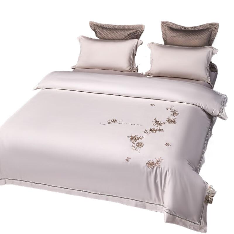 

HODO Roma Silk-Blend Quilt