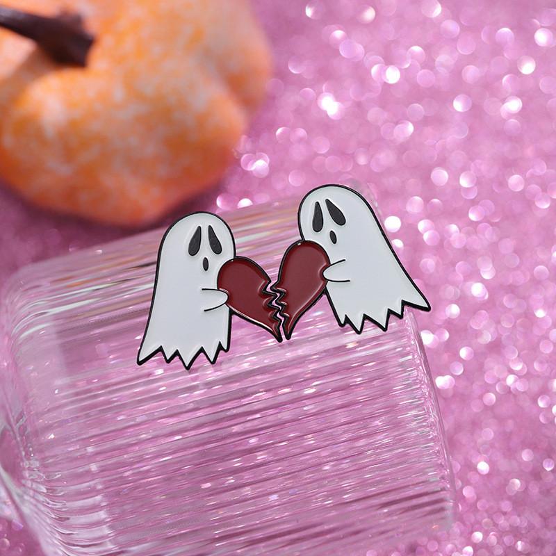 Creative Cartoon Heart Shaped Ghost Design Metal Brooch Pin For Halloween 2023 Collection