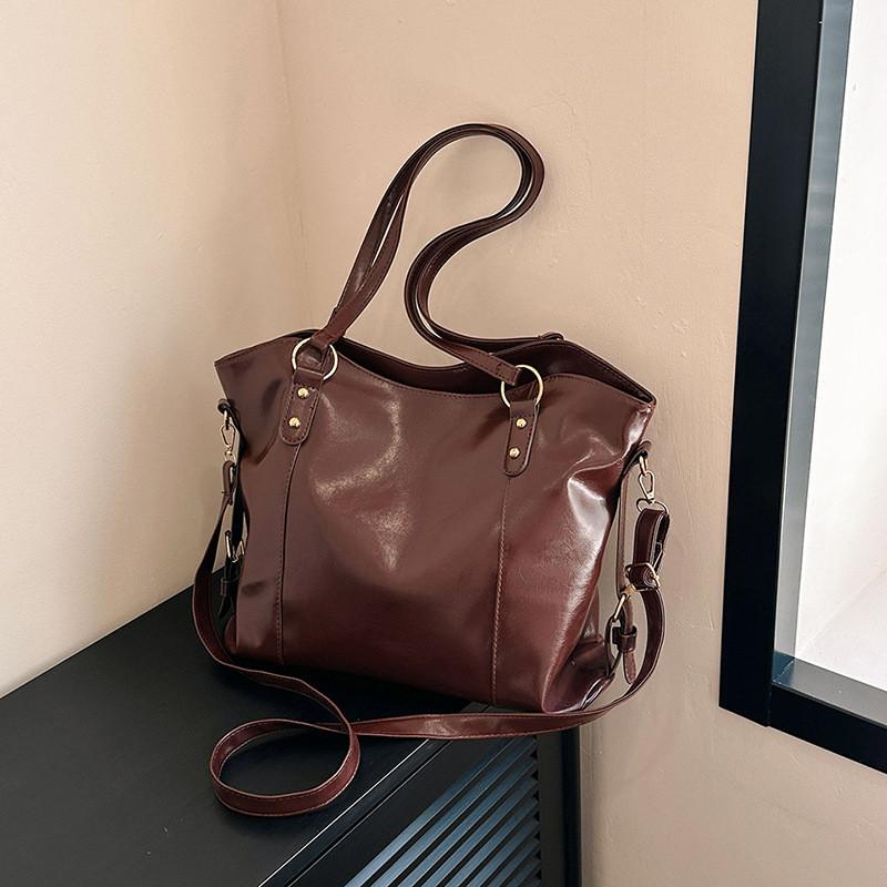 

Trendy Women s Shoulder Bag With Large Capacity Perfect For School Commute In Chic Colors кавовий