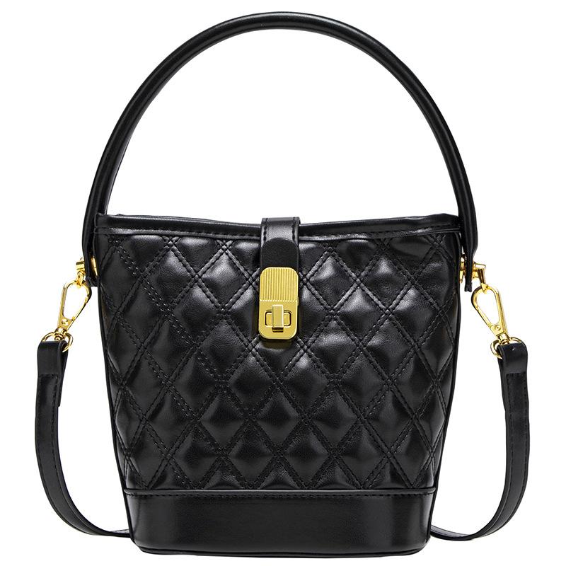 Daily Korean Version of Large Capacity Diamond Hand Bucket Bag for Women's Bag Trendy Light Luxury Spring New Simple Single Shoulder Crossbody Bag