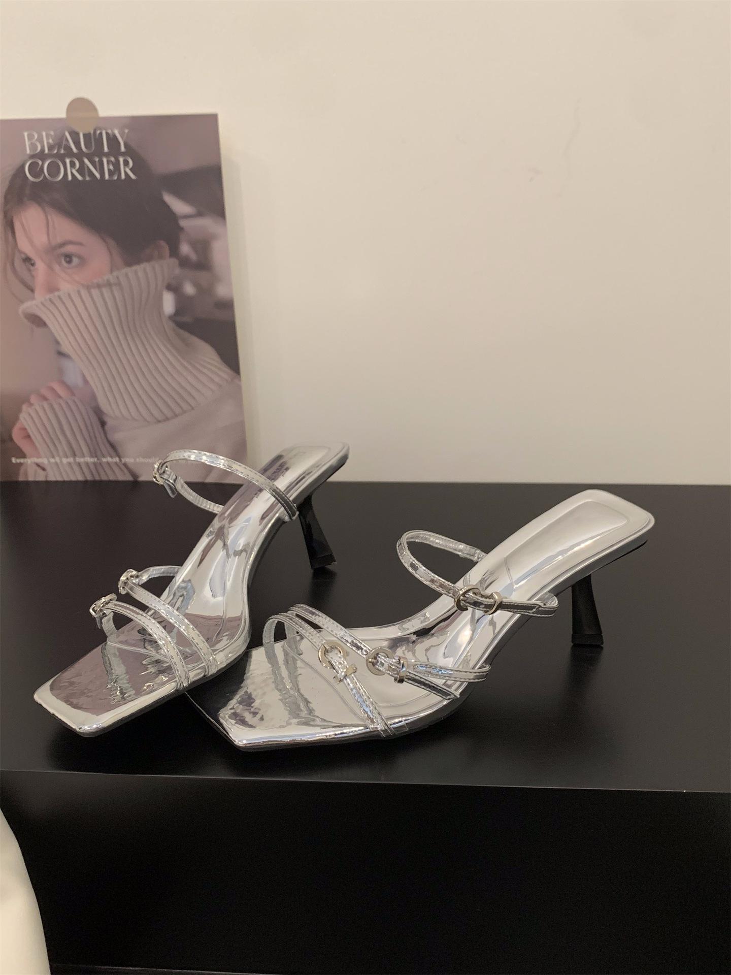 

Серебристые босоножки на высоком каблуке с квадратным носком, женские летние сандалии на тонком ремешке с открытым носком, крутые шлепанцы 35 серебряный