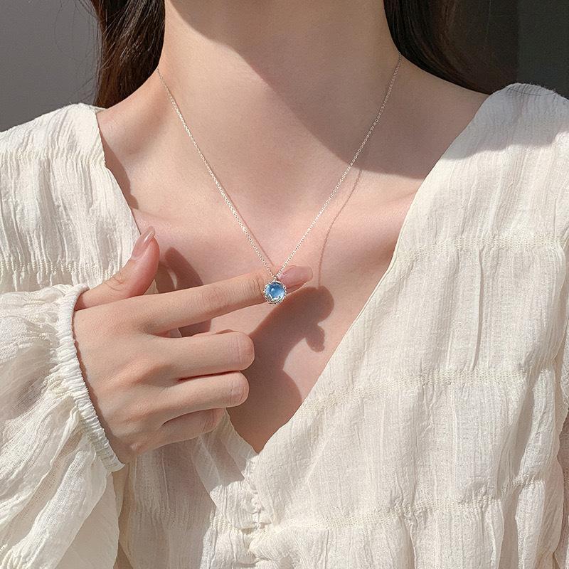 Blue Bead Fish Tail Moonstone Necklace for Women with Niche Design Sense Fashionable Light Luxury Temperament Exquisite Collarbone Chain