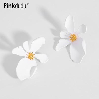 Exaggerated White Flower Stud Earrings Green White Flower Stud Earrings Simple Casual Jewelry OG091