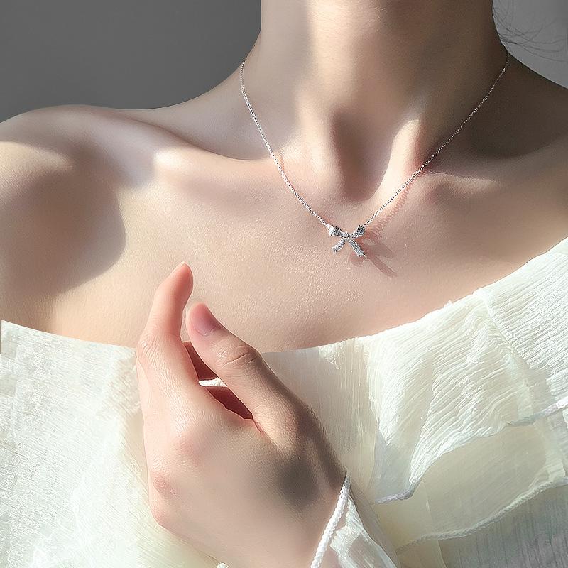Sparkling Diamond Small Bow Necklace Women Light Luxury and Sweet Collarbone Chain
