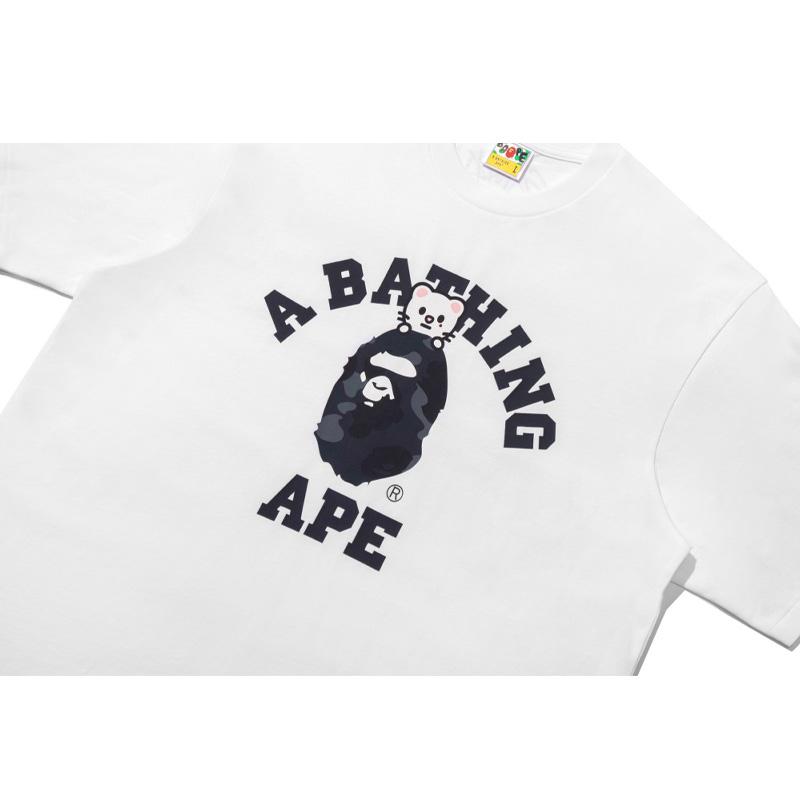 [PŘEDOBJEDNÁVKA] STRAY KIDS × BAPE – Jiniret COLLEGE TEE (Hyunjin Ver.)