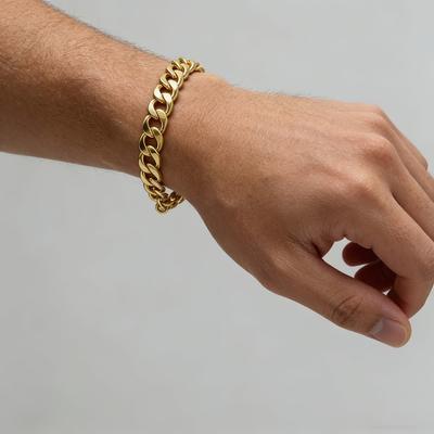 A Single Piece of Trendy Hip-Hop Style Beveled Cuban Golden Bracelet for Men, Serving As a Stylish And Cool Accessory.