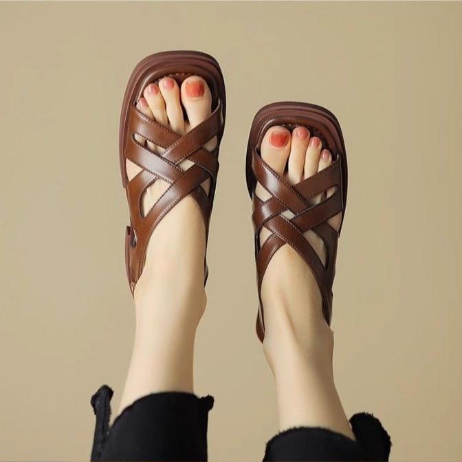 Zehensandalen mit dickem Absatz und gekreuzten Riemen für Damen im Sommer, eckige Zehenpartie, offene Ferse, weiche Sohle, bequeme Mama-Sandalen