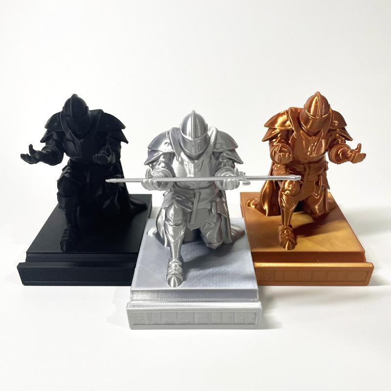 1Pcs Desk Accessories Armored Retro Soldier Pen Holder Warrior Pencil Stand Knight Desk Small Statue Ornaments