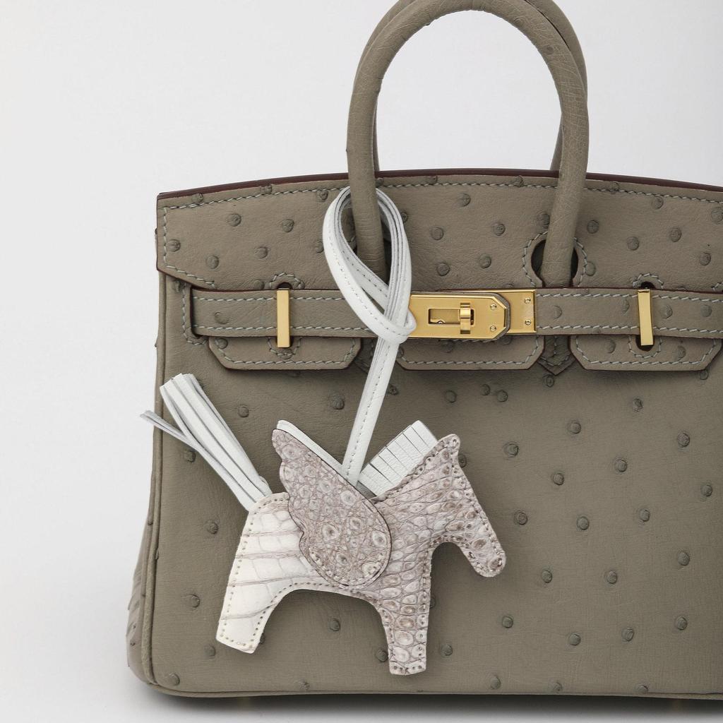 Breloque Pégase en Cuir de Crocodile Siamois: Accessoire Pony Cousu à la Main pour Sacs de Femmes