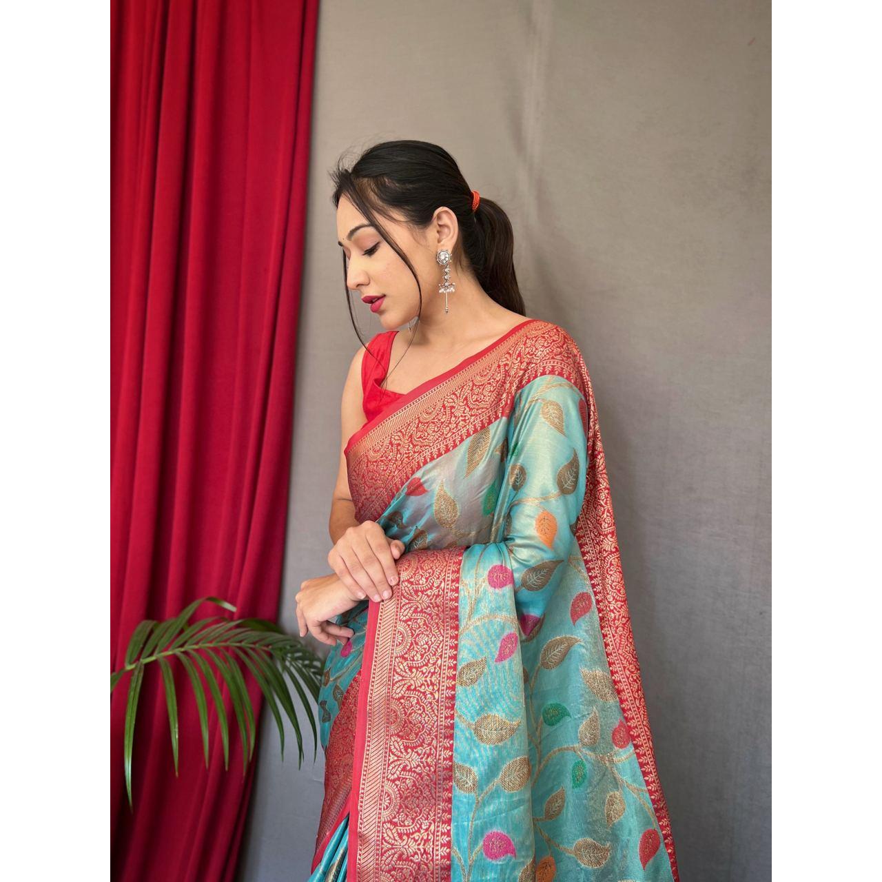 

Сари из тканого шелка с несшитой блузкой