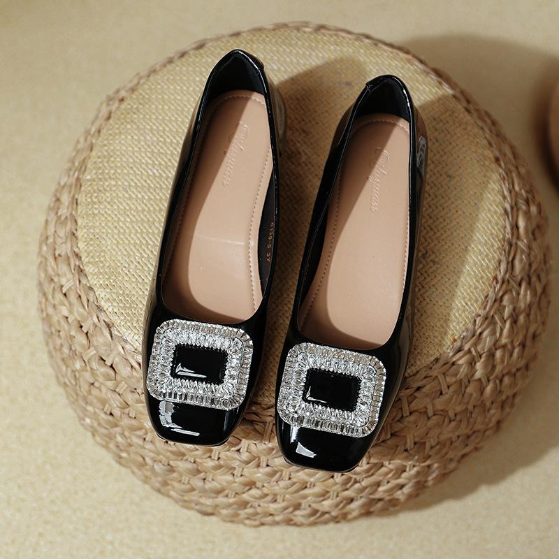 

Square head thick heel high heels are not tired of feet 2025 new rhinestone square buckle red wedding shoes French low heel light mouth single shoes 40 чёрный