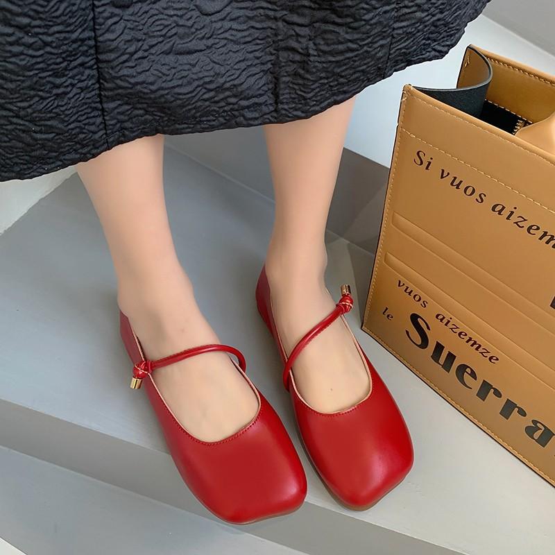 Fashion Ladies Shoes On Sale 2025 Stylish Black Leather Flat Shoes for Women Comfortable and Versatile Single Shoes for Everyday Wear