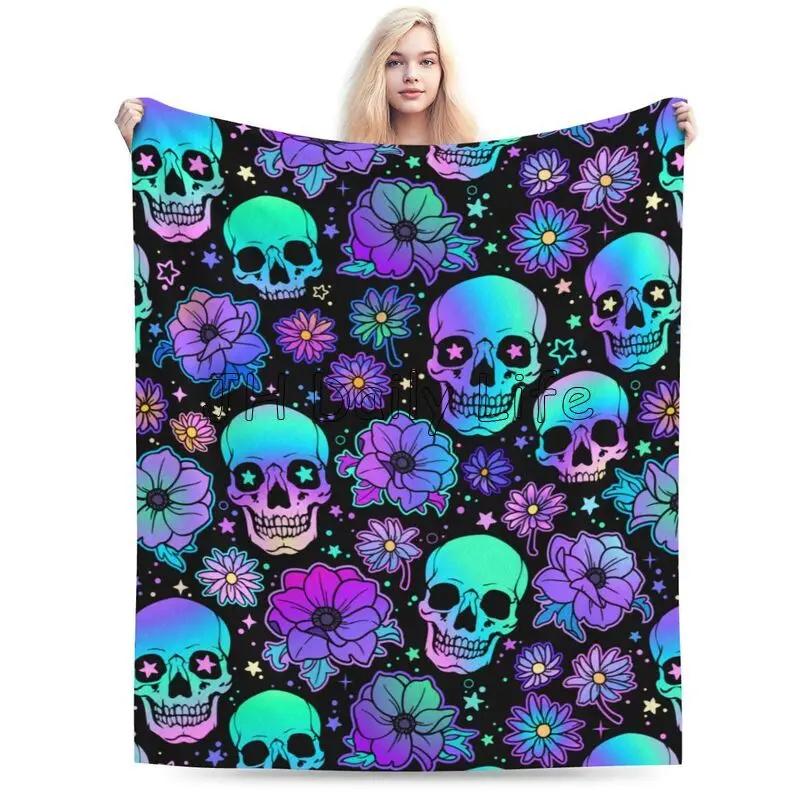 Blaue Schädel und Blumen Fleece-Decke für Bett Wohnzimmer Sofa Couch Weich Warm Leicht Gemütlich Plüsch Überwurfdecken Heimdekoration
