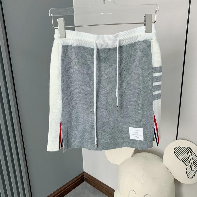 

Комплект толстовки и юбки с разрезом THOM BRASSY Sports Academy M