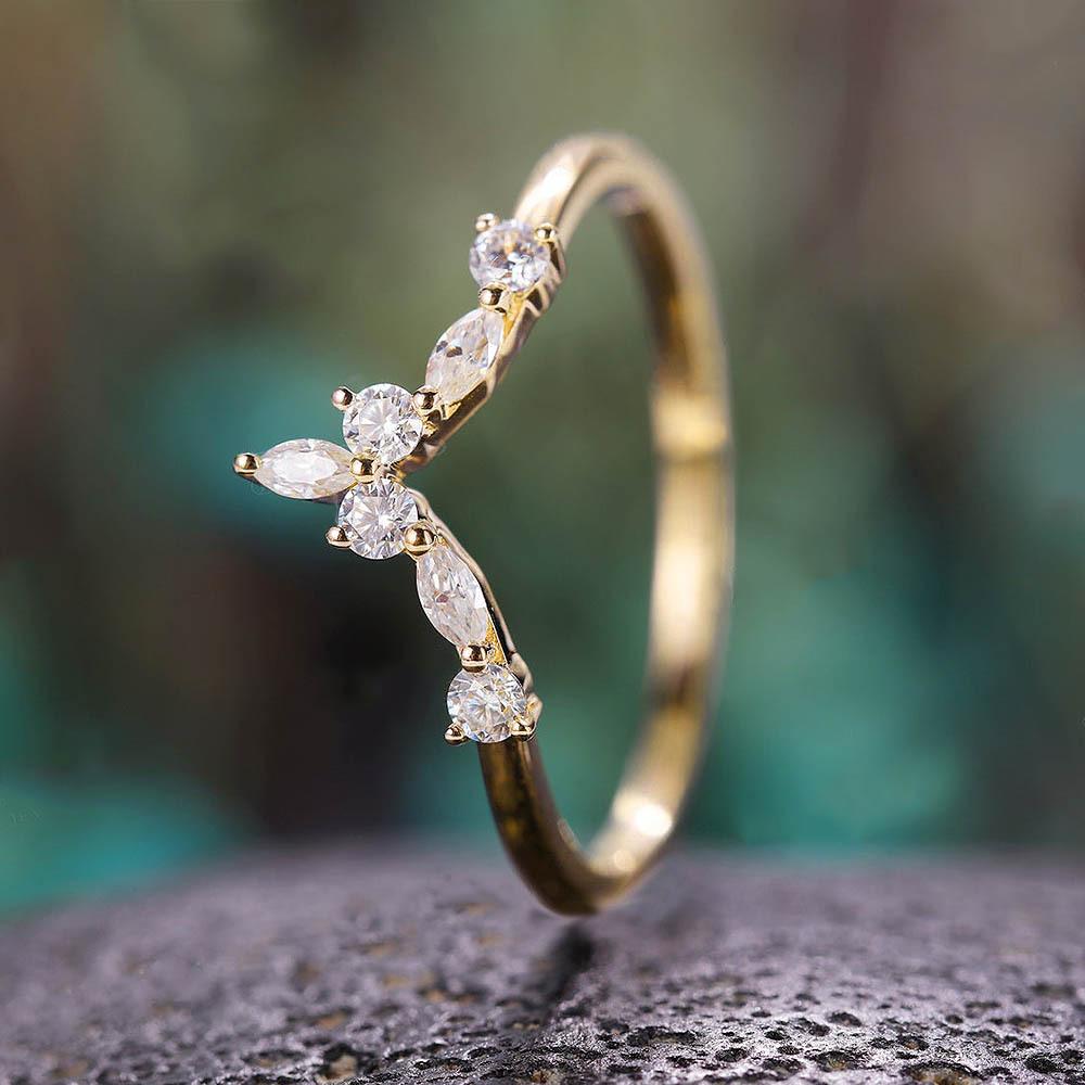 New Arrival Bridal Rings for Wedding Ceremony Party Fancy V Design Ring with Dazzling Stone Good Quality Women Jewelry