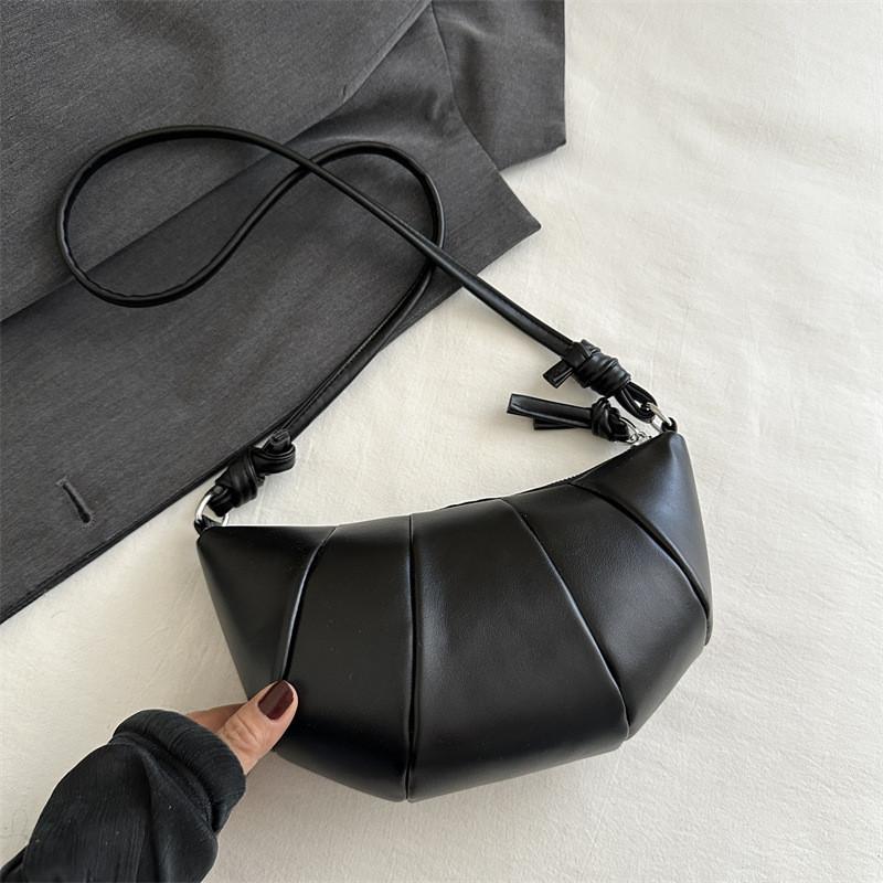 

Stylish And Trendy Dumpling Crossbody Bag In Various Colors Ideal For Everyday Use чёрный