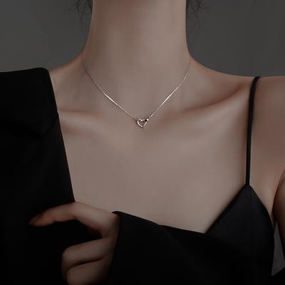 Mit Diamanten besetzter Liebesring Ineinandergreifende Halskette Herbst Und Herbst Trendige Herzförmige Schlüsselbeinkette Designgefühl