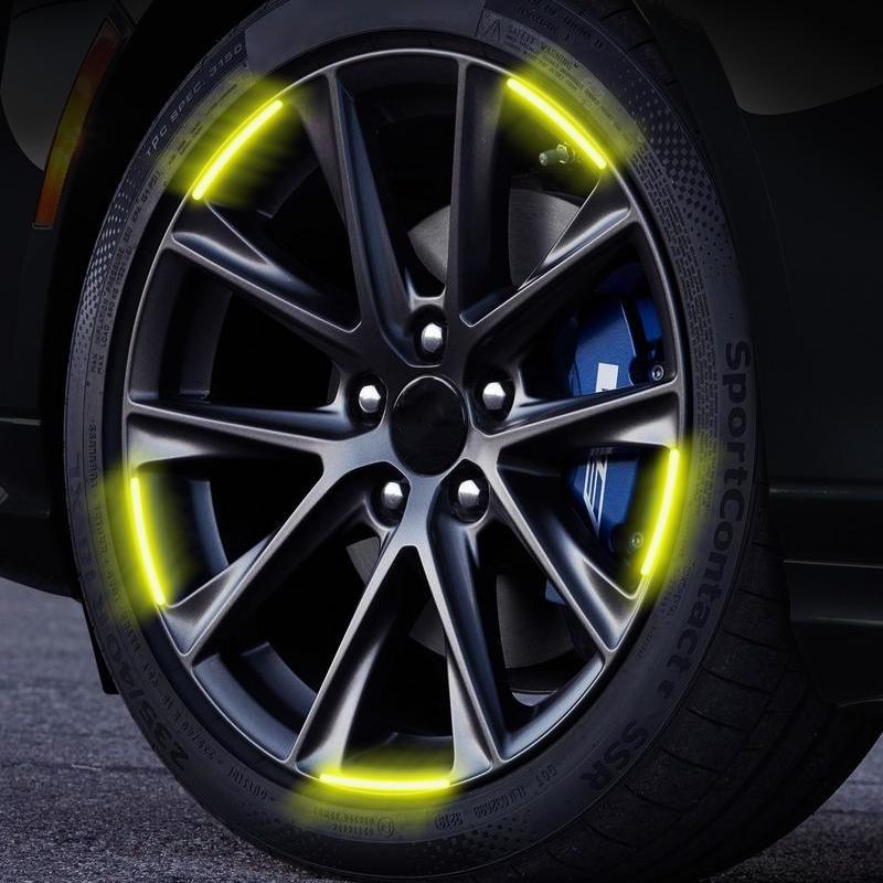 Car Wheel Tire Rim Hub Reflective Luminous Emblem Sticker Car Styling for Toyota TRD GR Gazoo Racing Corolla Yaris Chr Auris Rav4 Prius Prado Avensis