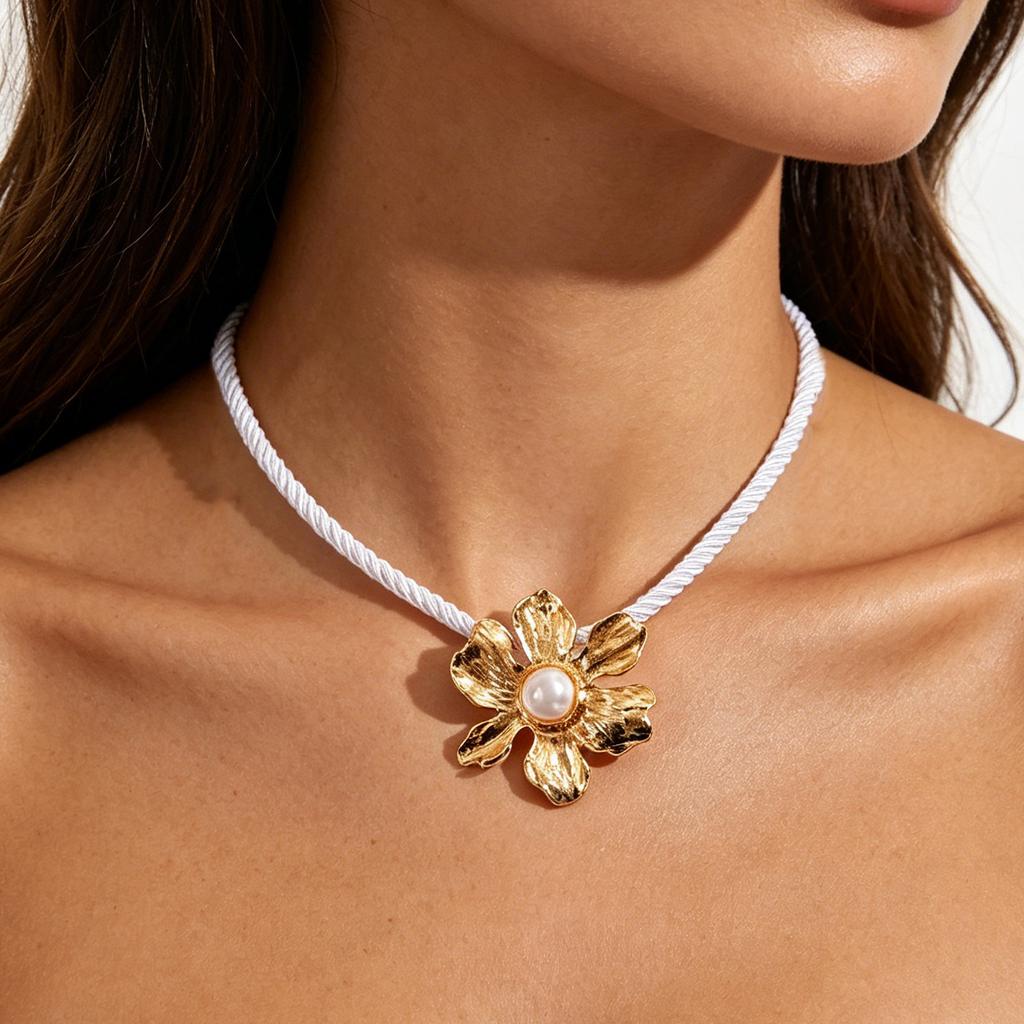 Exaggerated retro imitation pearl flower necklace metallic summer accessories collarbone chain women's fashion