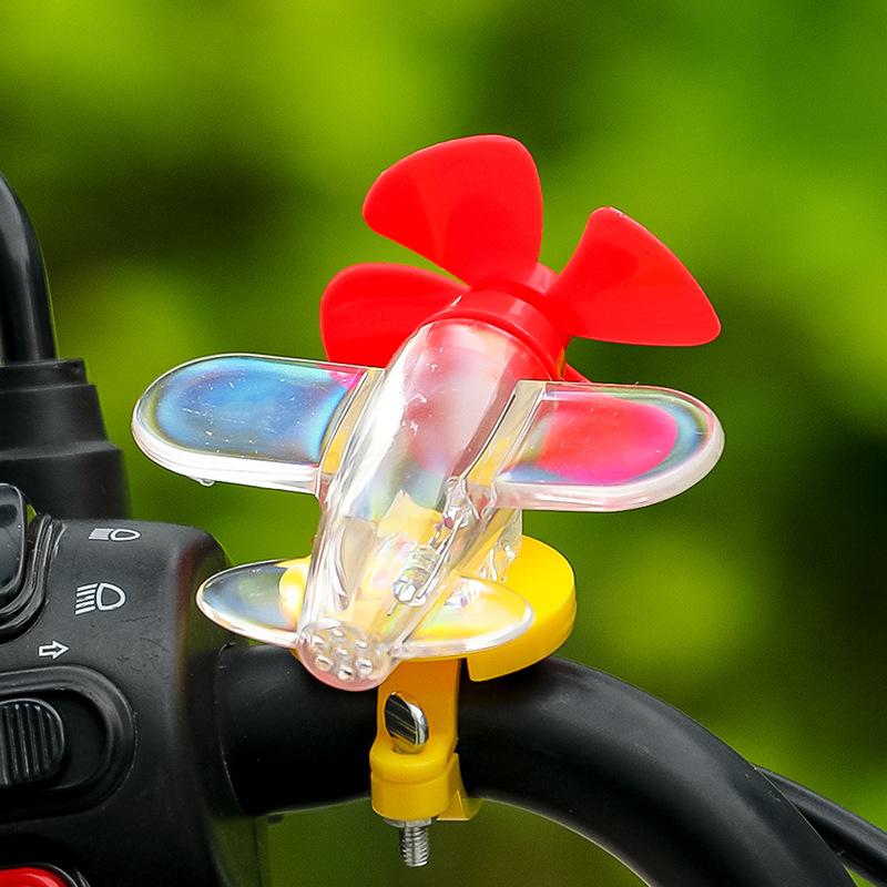 1 Stück Elektrofahrzeug Dekoration Leuchtendes Kleines Flugzeug Fahrrad LED Laternen Neu Kreativ Auto Umgebungslicht Dekoration Ornament