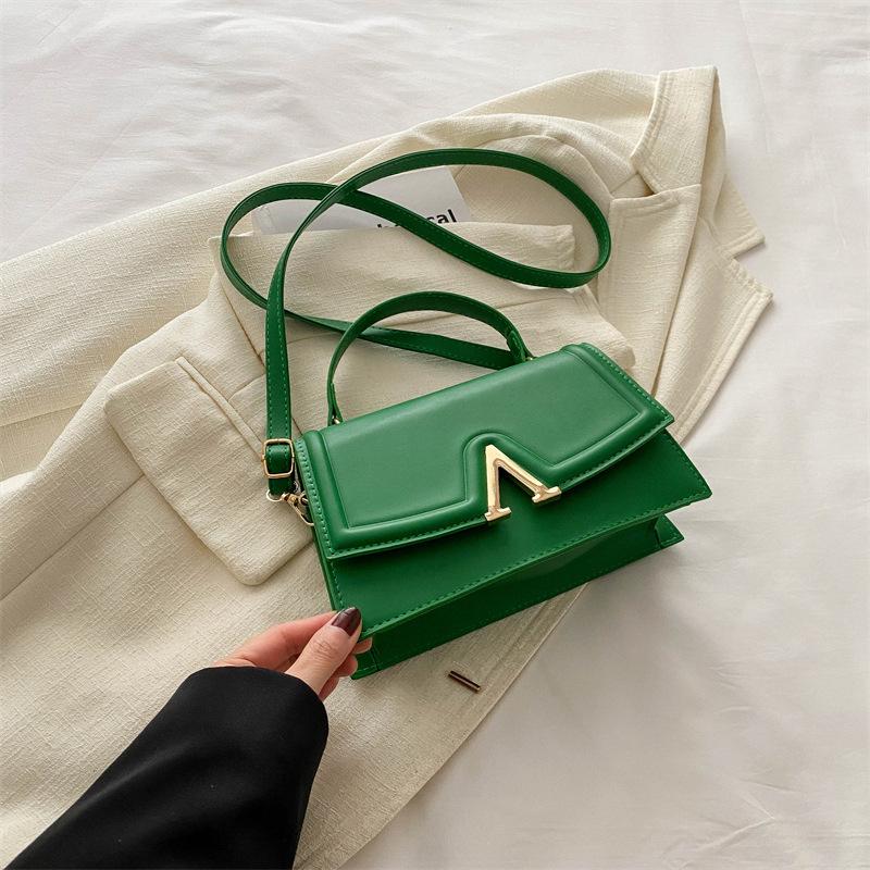 

New spring women s shoulder underarm bag fashionable texture portable small square bag casual French solid color messenger bag зелений