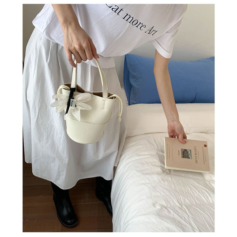 

South korea Fresh Niche Design Bucket Bag Women High Sense Fashion Work Commuter Hand Bag Shoulder Small Bag White belt pendant